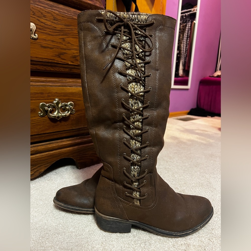 Brown zip-up boots